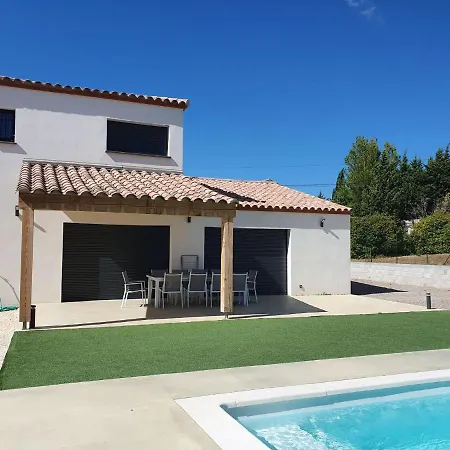 Contemporary With Private Pool فيلة
