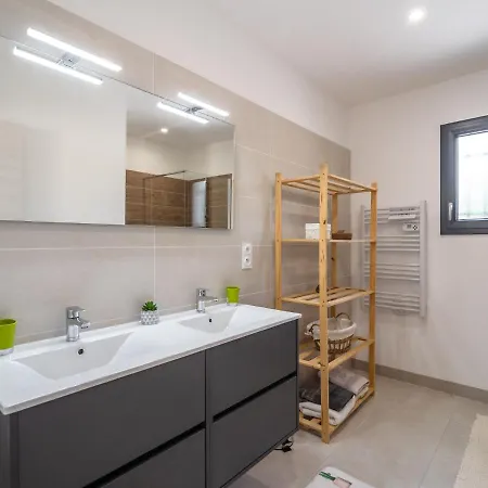فيلة Contemporary With Private Pool *