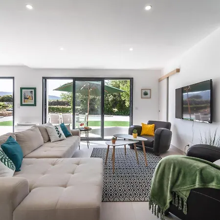 Contemporary With Private Pool Beaufort (Herault)